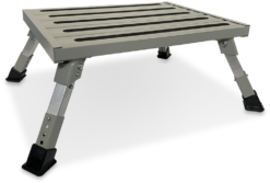 Heavy Duty Folding Step − Adjustable Legs